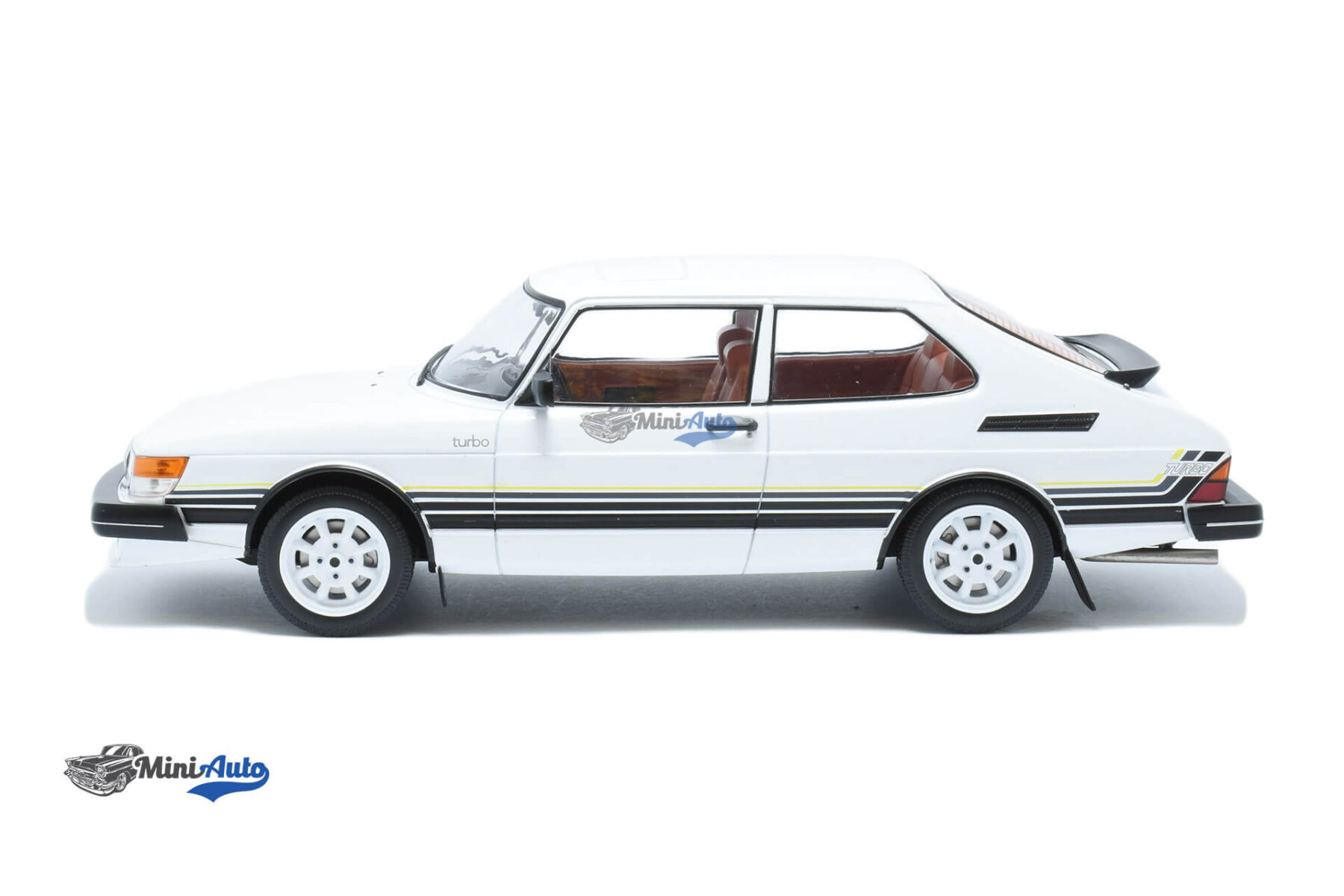 Saab 900 Turbo 1981 - White - Image 3