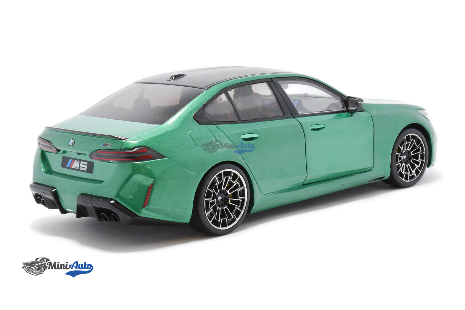 BMW M5 G90 - 2025 - Green - Image 3