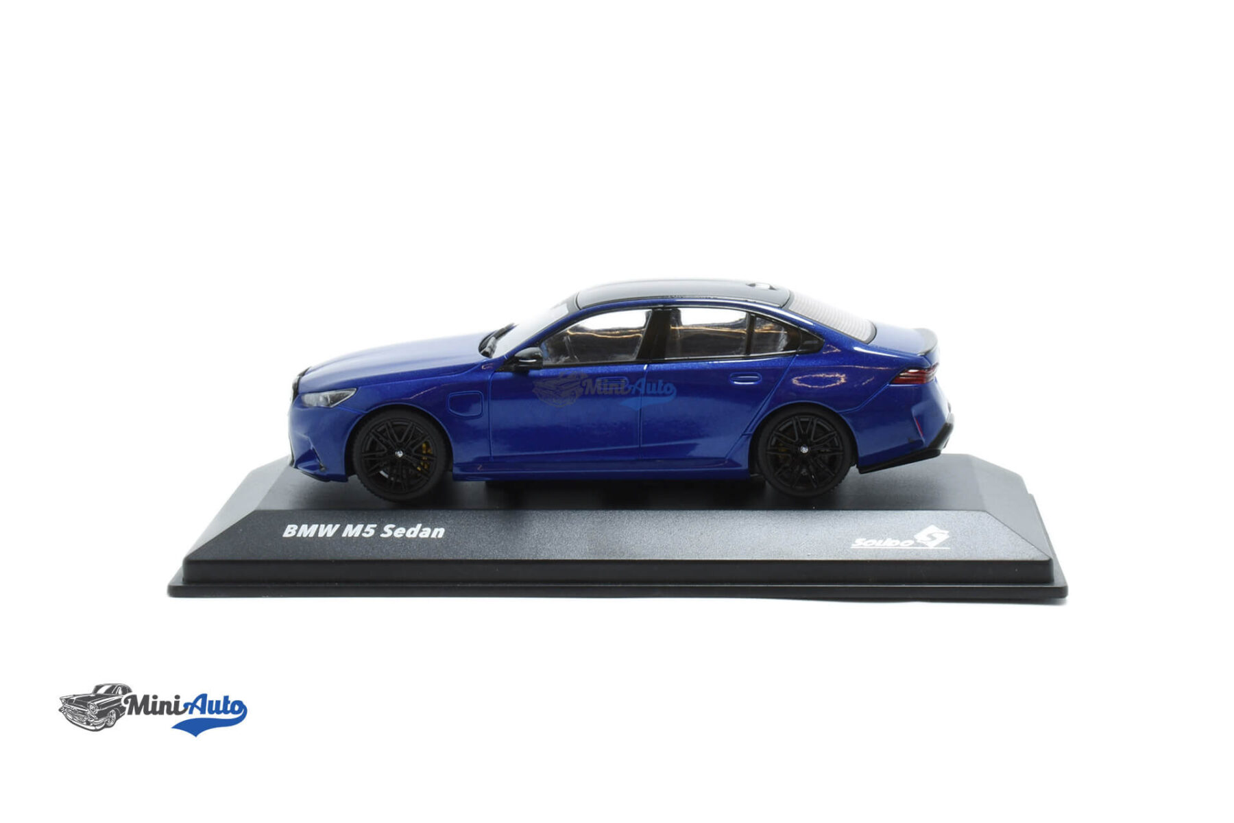 BMW M5 G90 - 2024 - Blue - Image 3