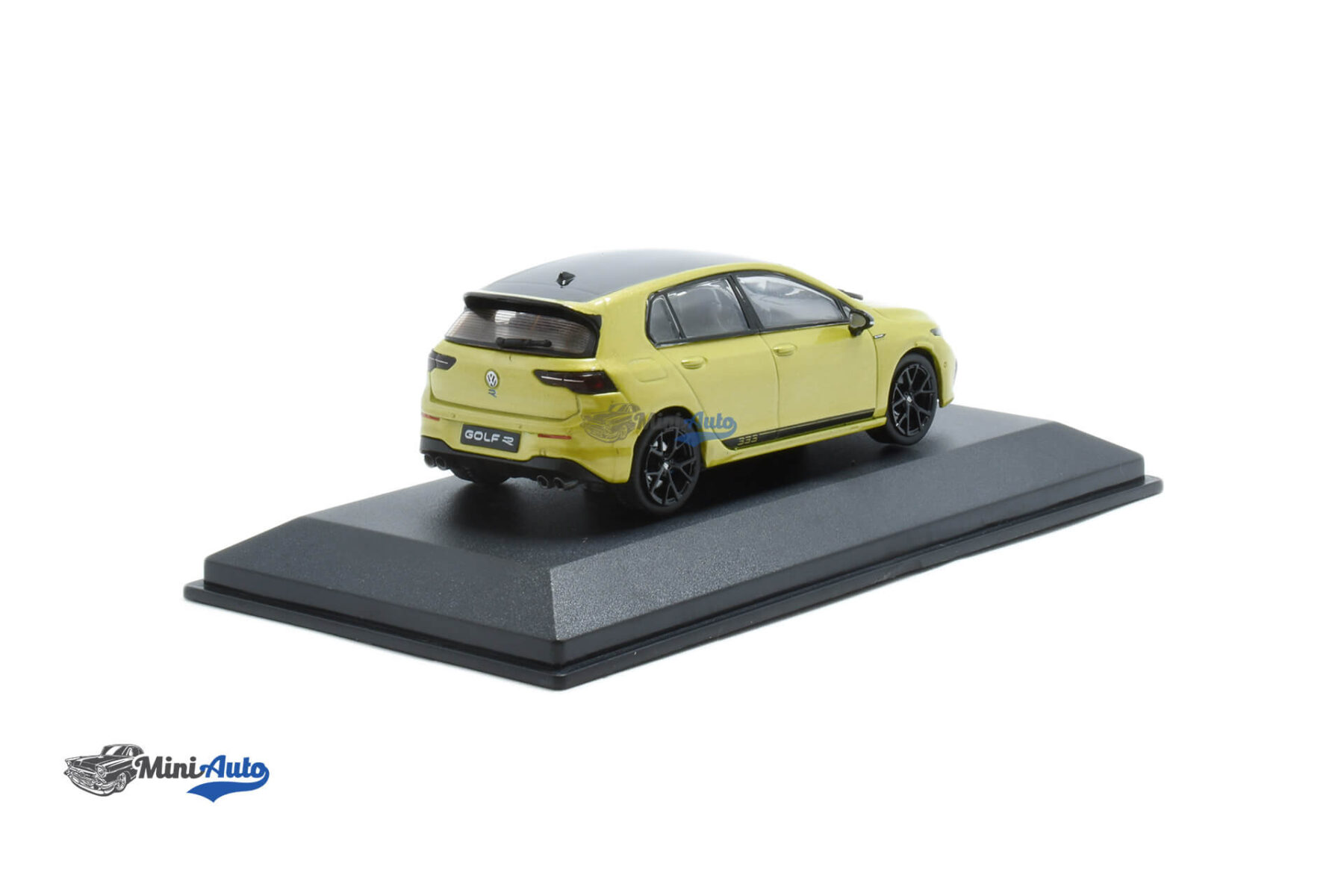 Volkswagen Golf VIII R - 2022 - Yellow - Image 2