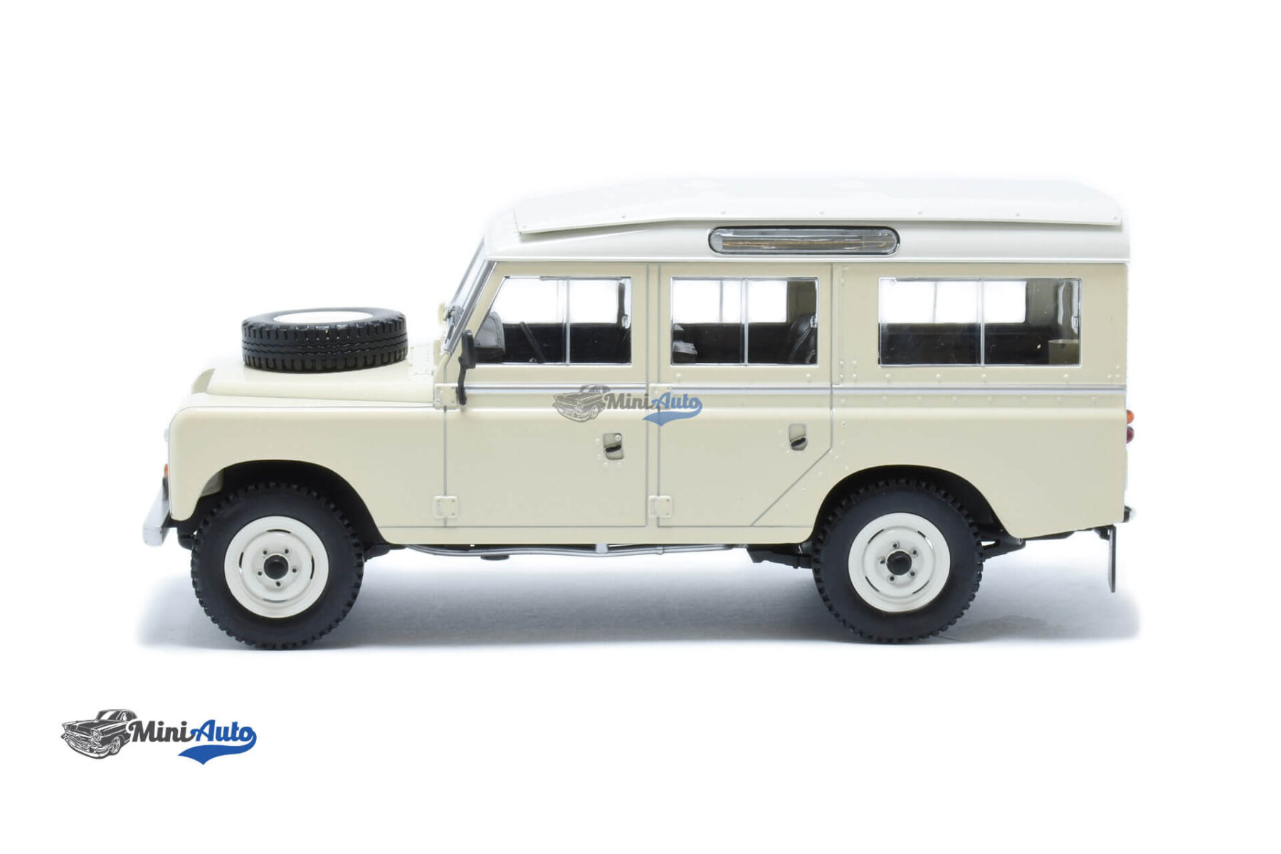 Land Rover 109 MKIII - 1980 - Beige - Image 3