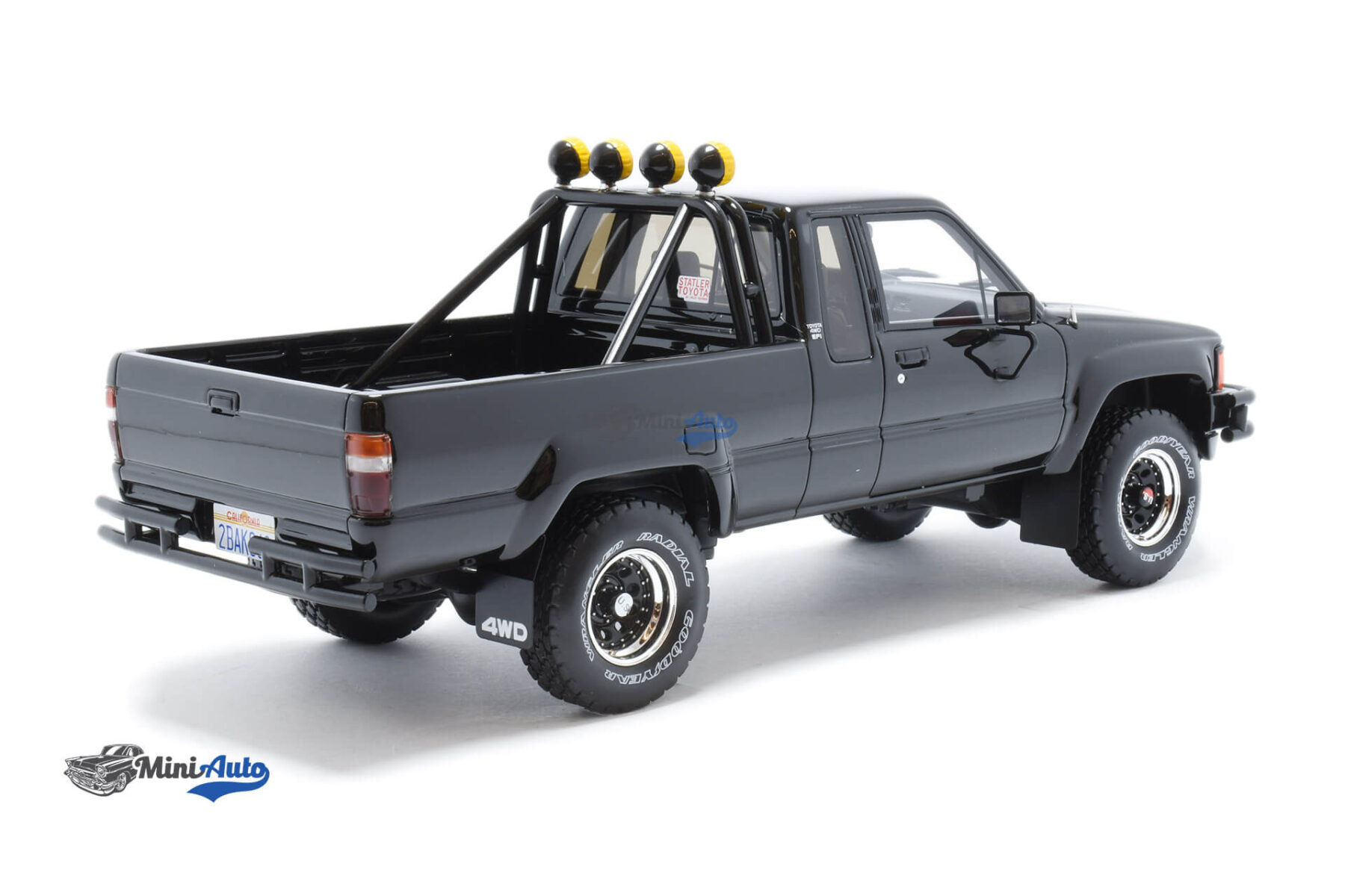 Toyota Hilux Pick-Up SR5 - 1985 - Black - Image 2