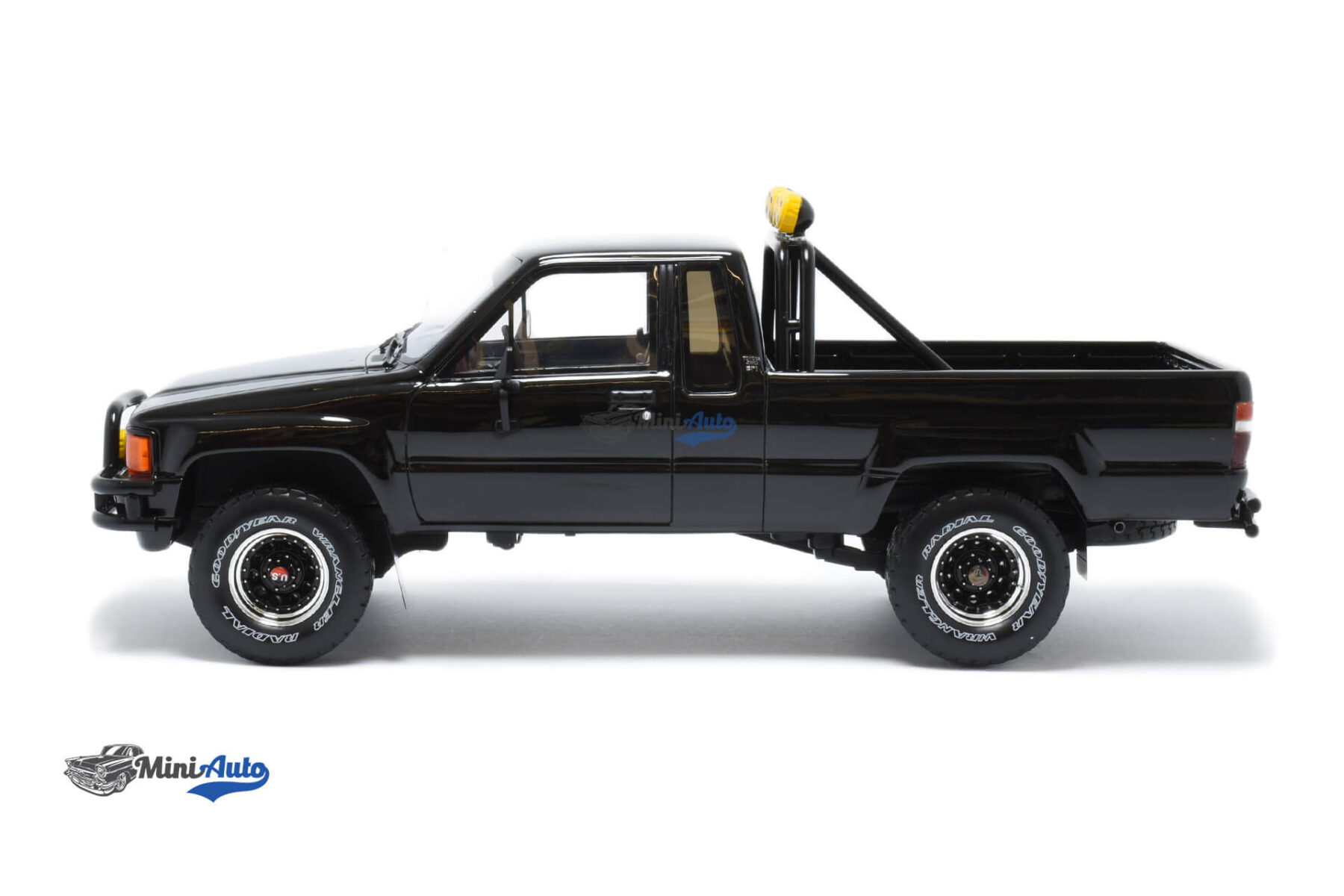 Toyota Hilux Pick-Up SR5 - 1985 - Black - Image 3