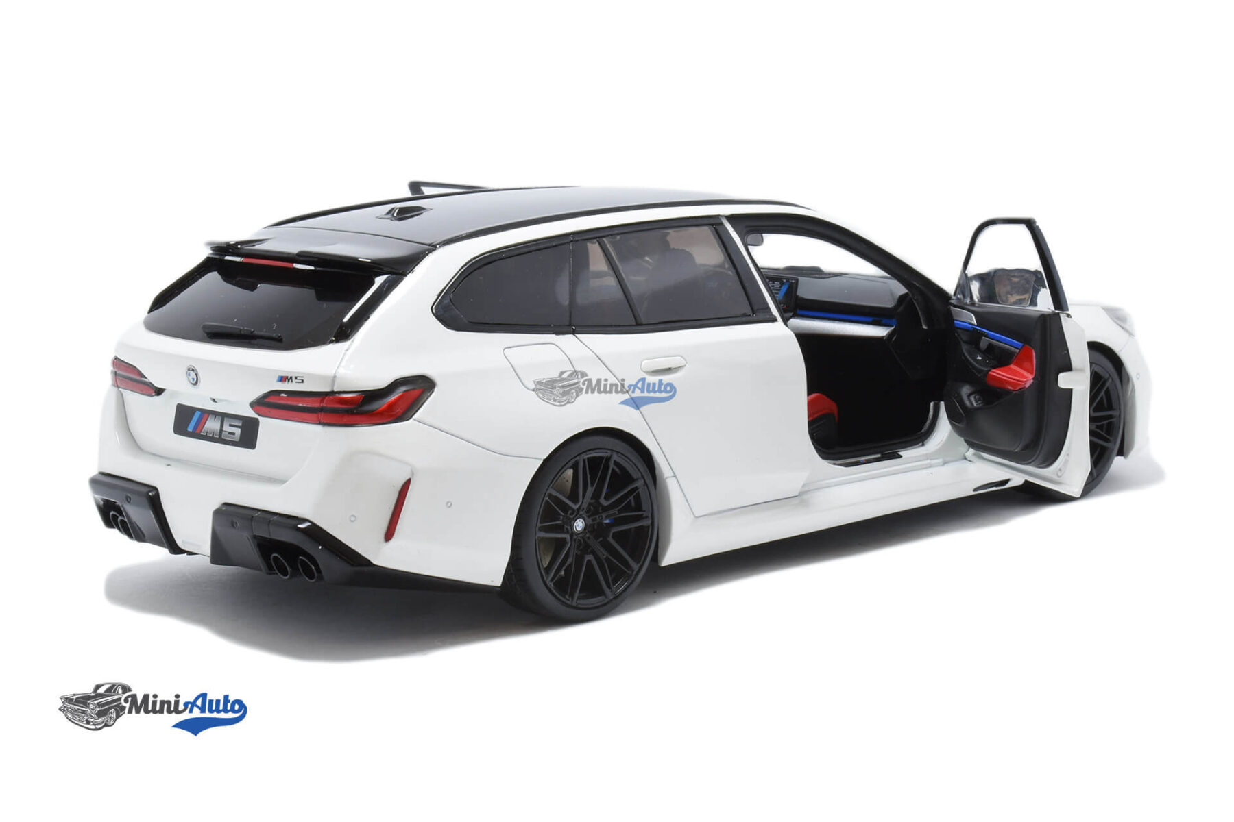 BMW M5 G99 Touring - 2025 - White - Image 4