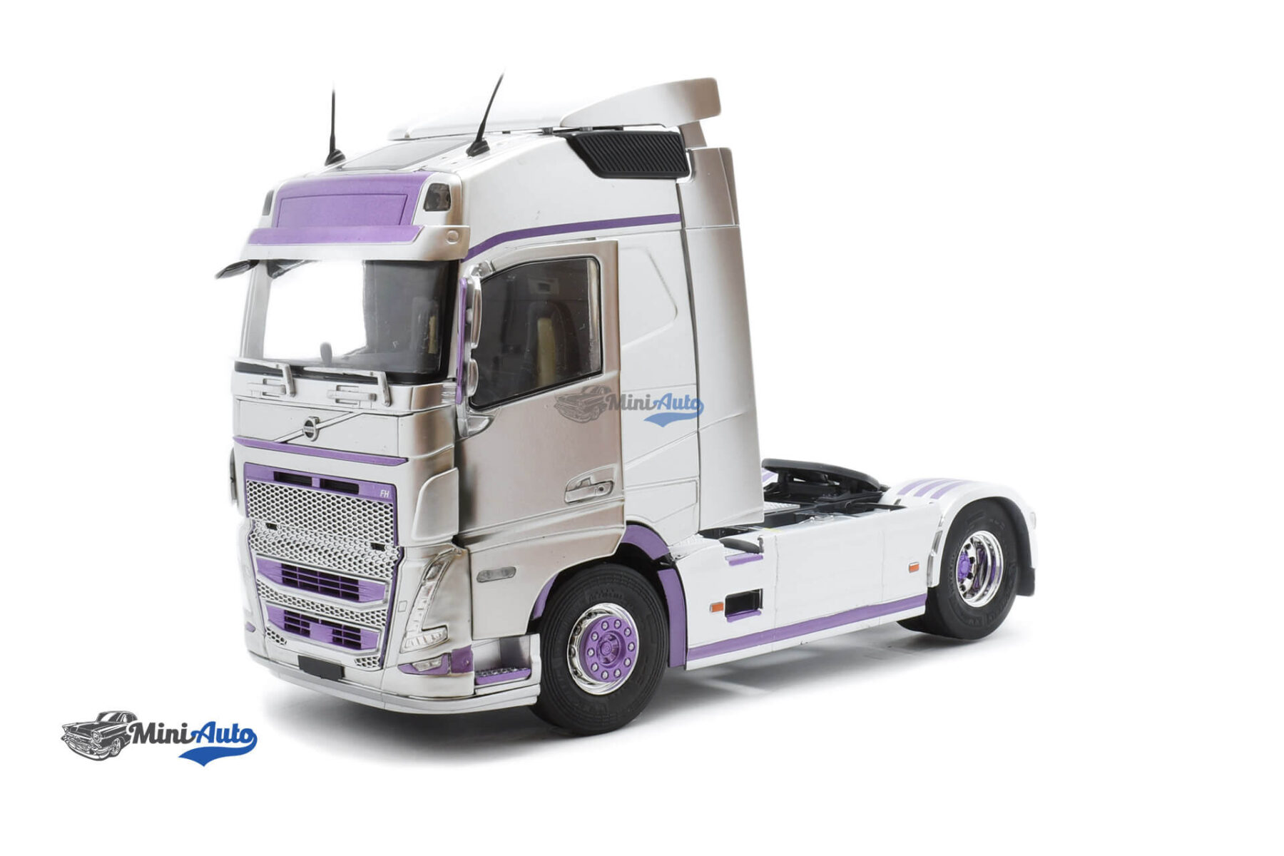 Volvo FH16 750 Globetrotter XL - 2023 - Silver - Image 2