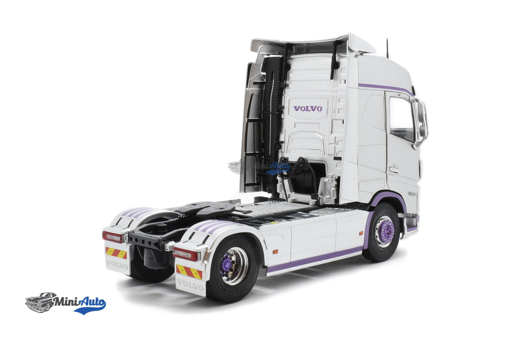 Volvo FH16 750 Globetrotter XL - 2023 - Silver - Image 3