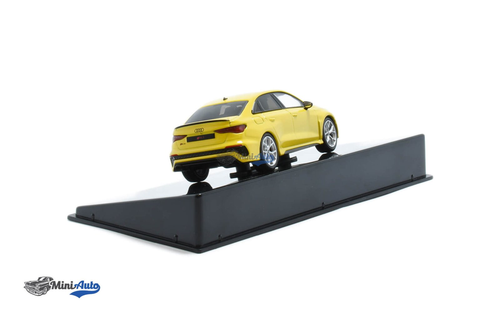 Audi RS3 Limousine - 2022 - Yellow - Image 2