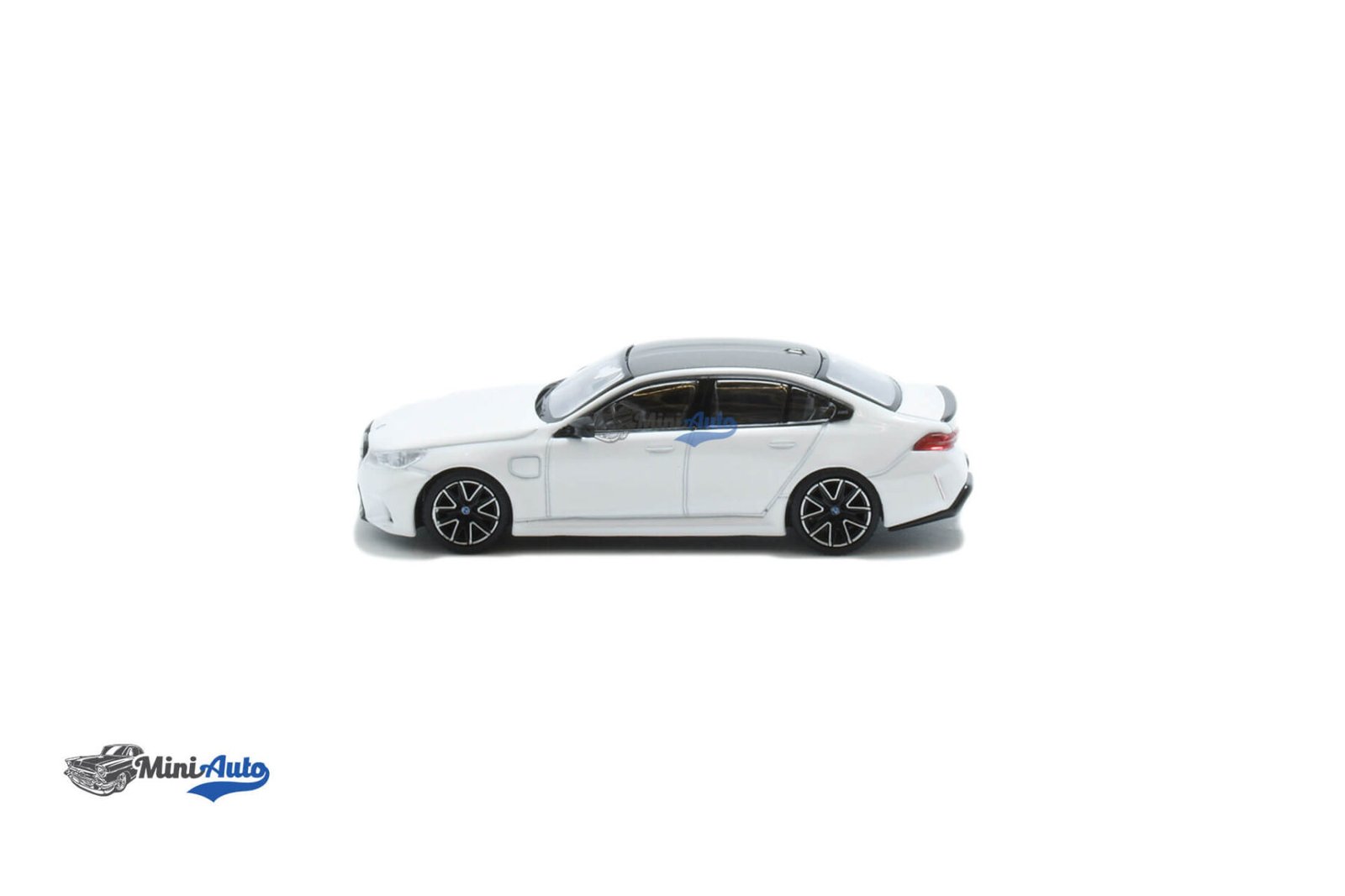 BMW M5 G90 - 2025 - White - Image 3