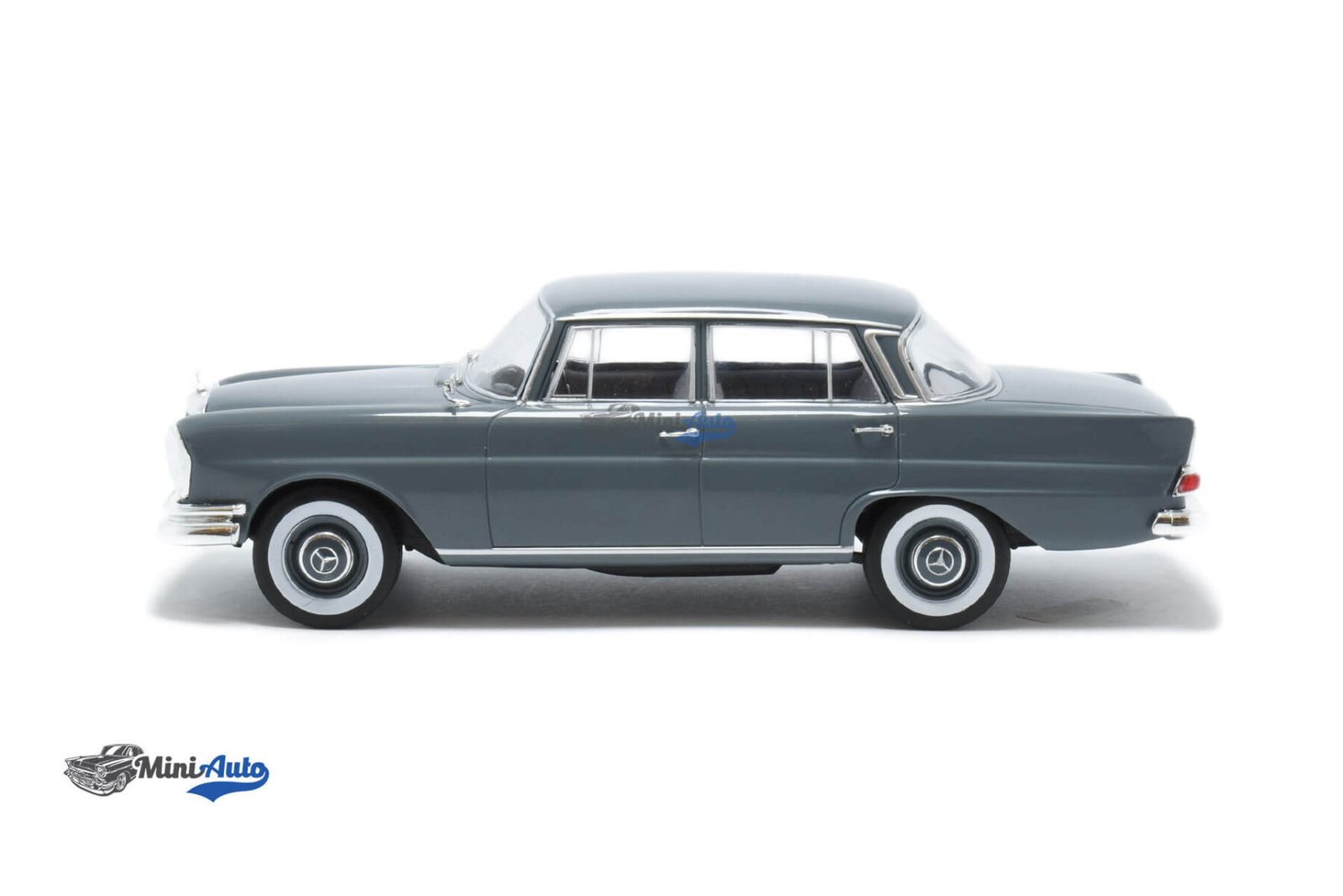 Mercedes Benz 220 W111 - 1962 - Grey - Image 3