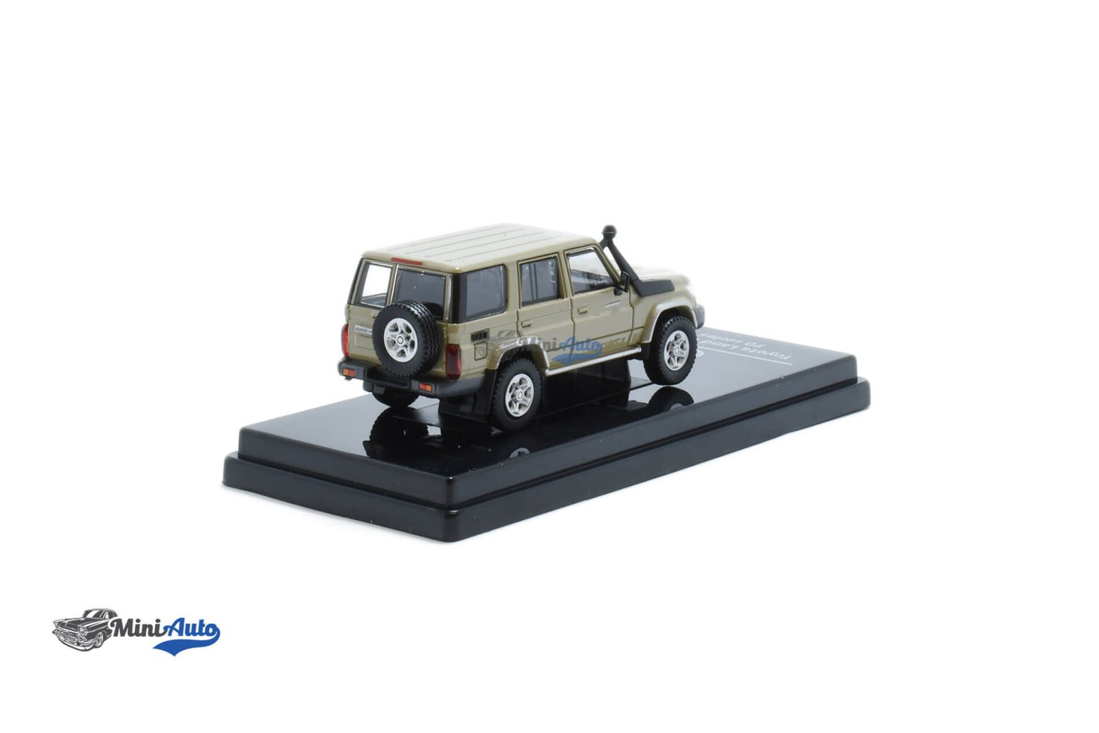 Toyota Land Cruiser 76 - 2014 - Beige - Image 2