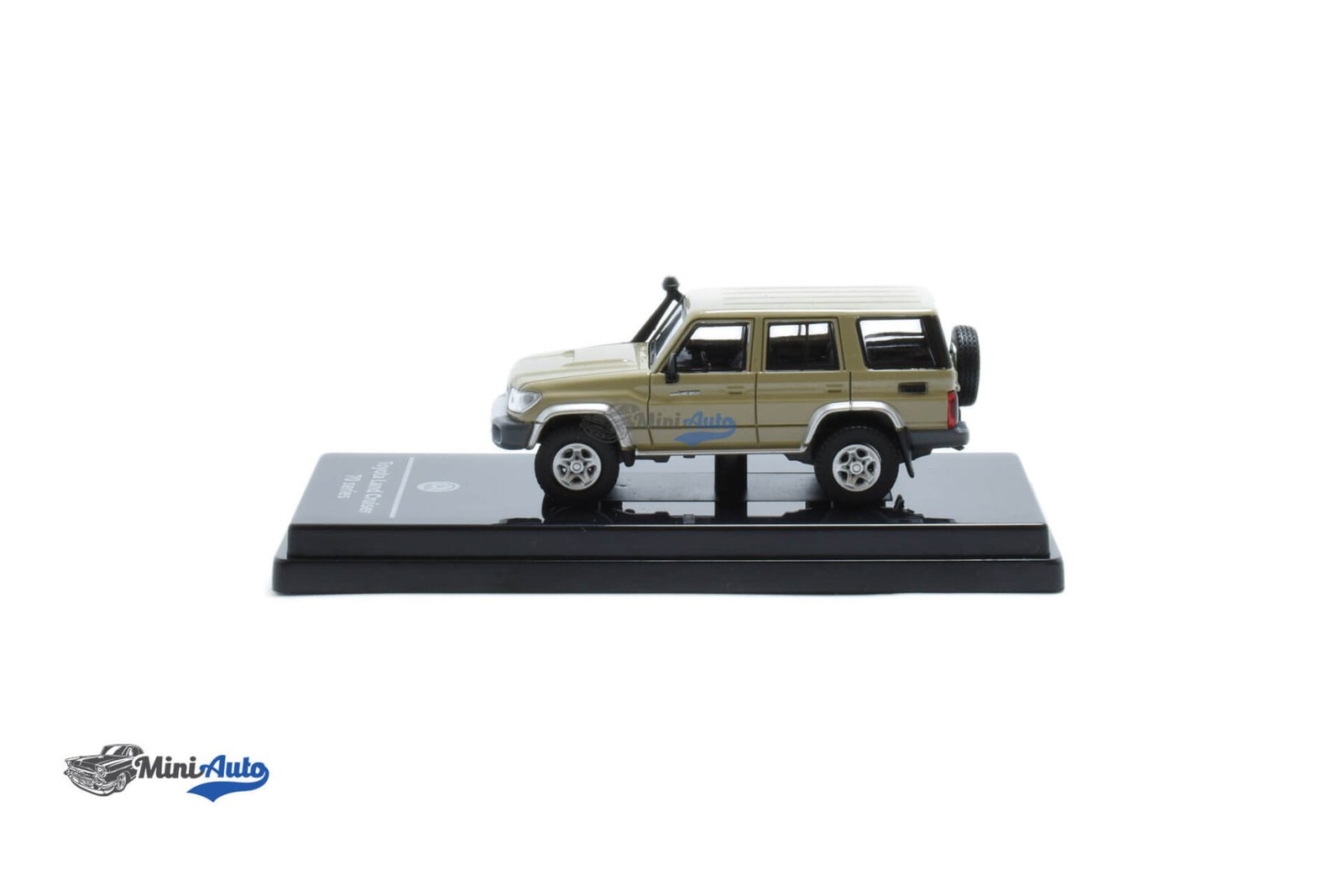 Toyota Land Cruiser 76 - 2014 - Beige - Image 3