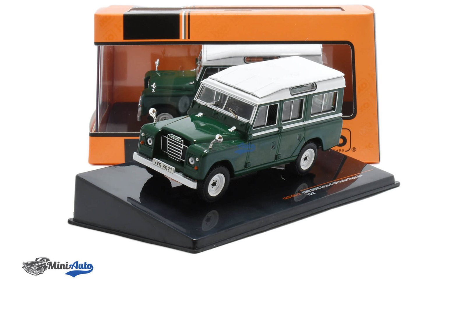 Land Rover Series III 109 - 1978 - Green - Image 4