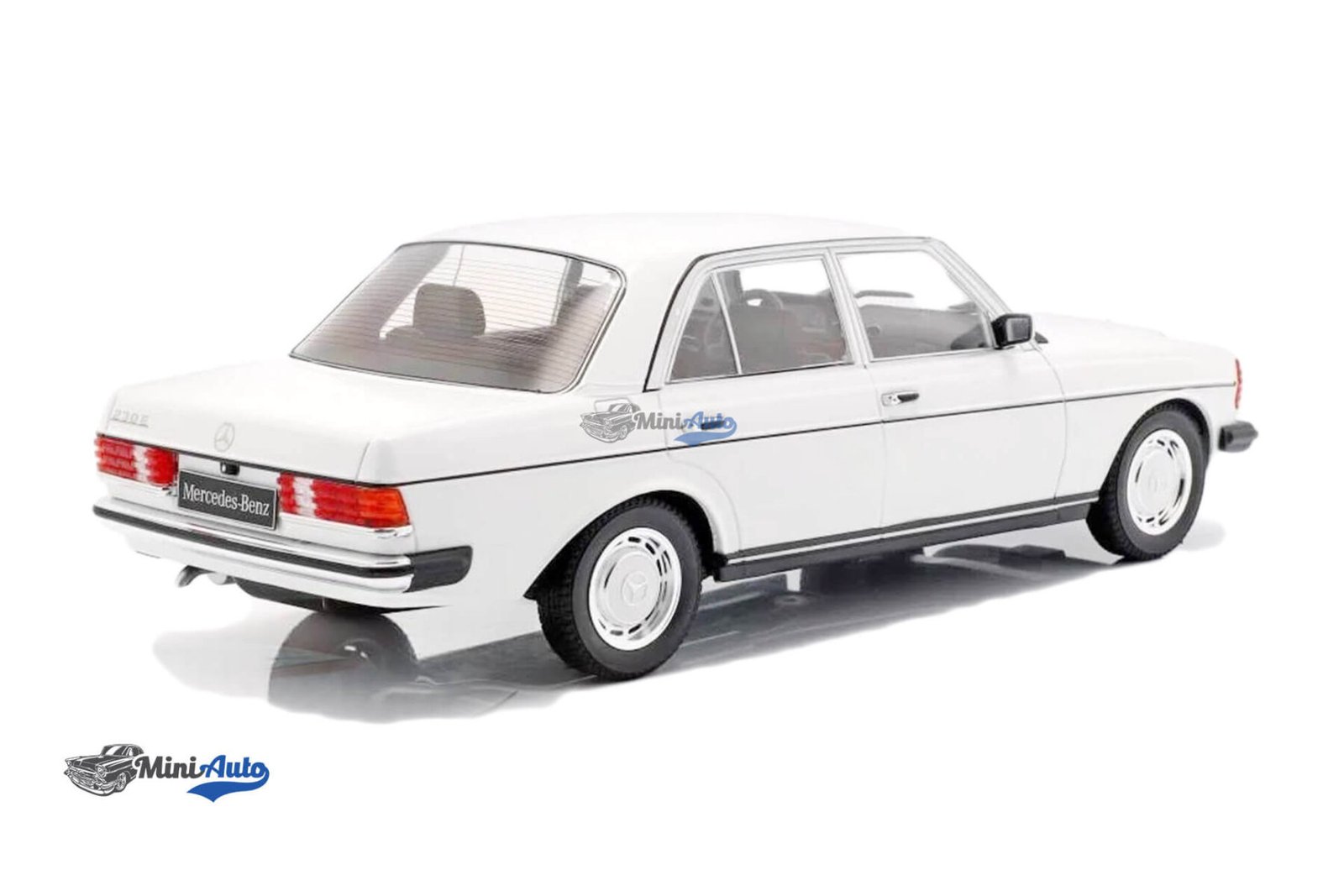 Mercedes Benz W123 230E - 1975 - White - Image 2