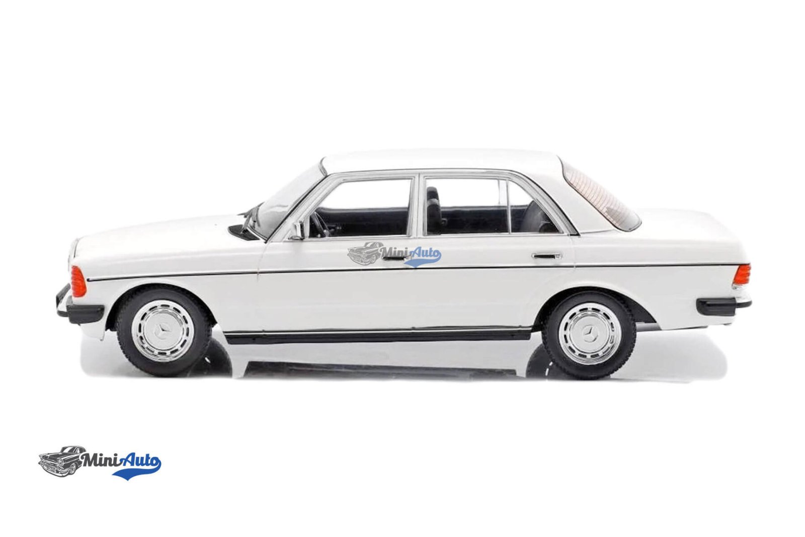 Mercedes Benz W123 230E - 1975 - White - Image 3