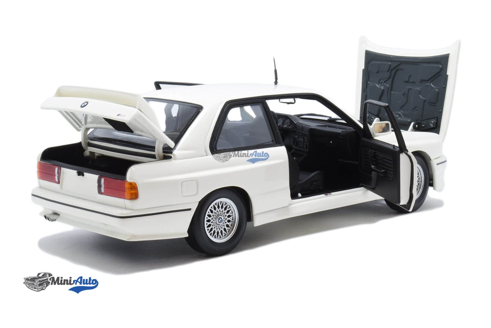 BMW E30 M3 - 1987 - White - Image 4
